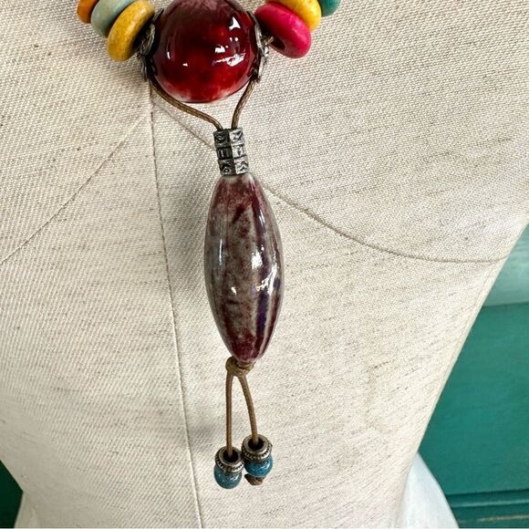 Colorful beaded necklace - Picture 11 of 13